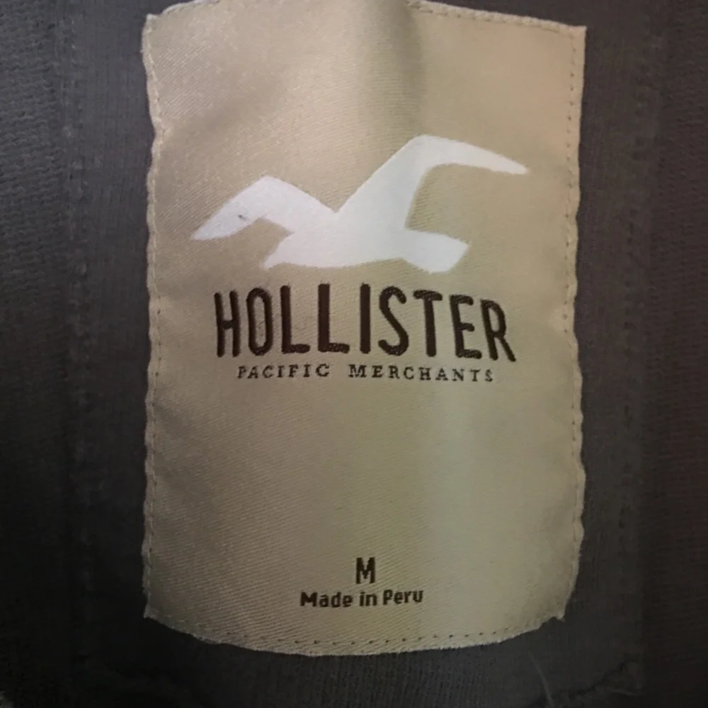 Hollister Gray Button Lightweight Sweatshirt - Picture 2 of 3